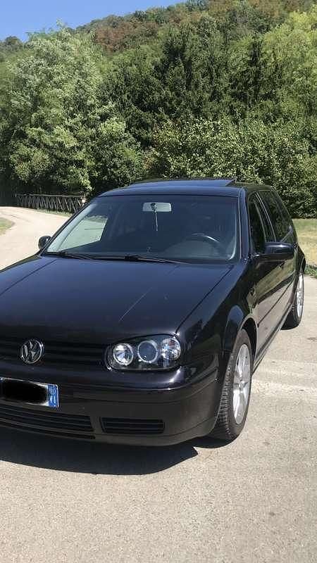 Nero Usata 2001 VW Golf IV Tre volumi | 4000 € (Buon prezzo) - Immagine 1/4