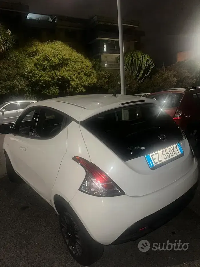 Usata Lancia Ypsilon 85 CV (62 kW) 2015 Bianco Utilitaria