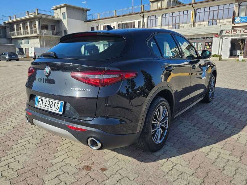Usata Alfa Romeo Stelvio Executive 210 CV (154 kW) 2017 Nero SUV