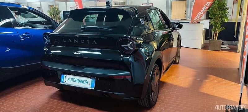 Nuova Lancia Ypsilon 110 CV (80 kW) 2025 Nero Utilitaria