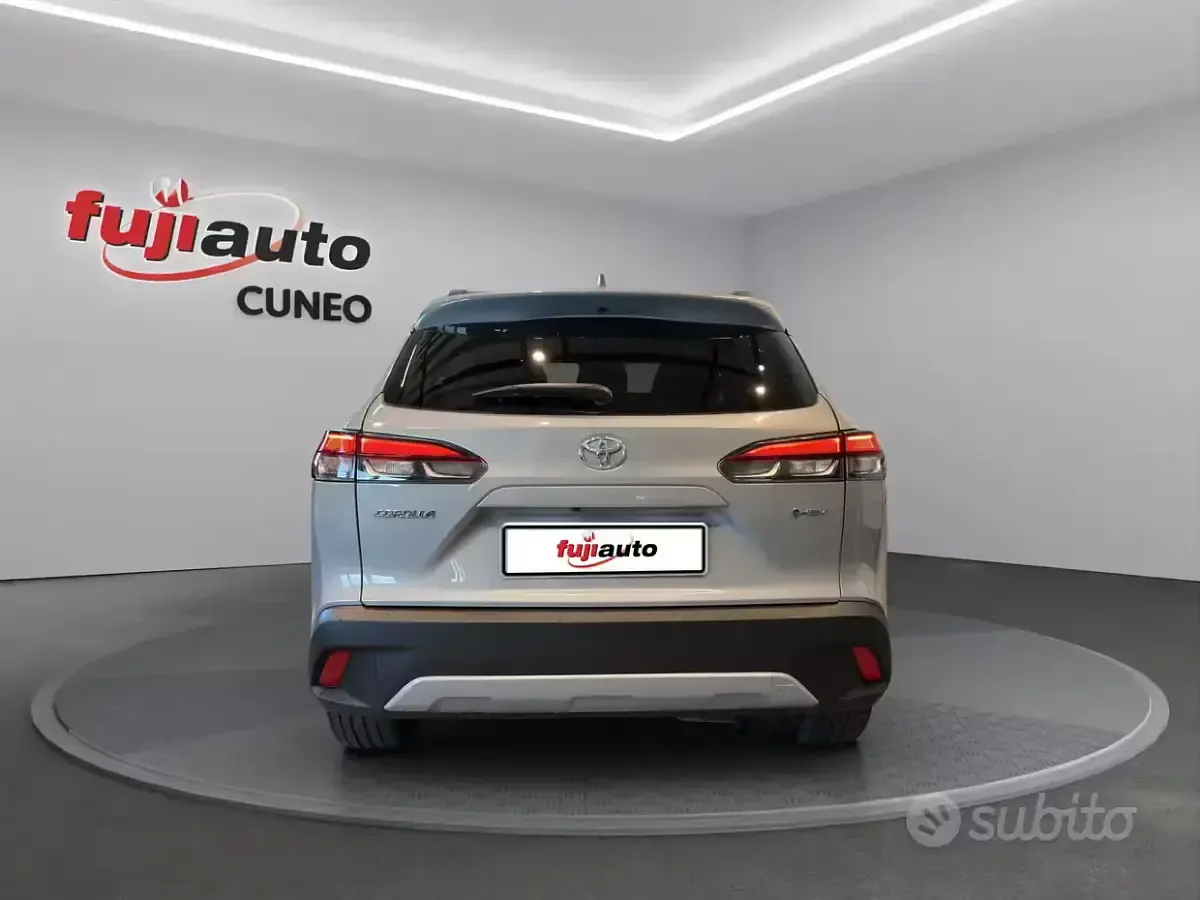 Usata Toyota Corolla Cross Trend 140 CV (102 kW) 2025 Cement grey SUV