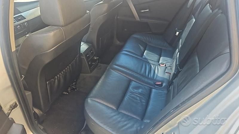 Begagnad BMW 530 235 HK (172 kW) 2007 Grå Kombi