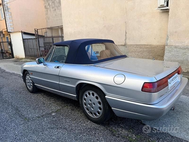 Usata Alfa Romeo Spider 122 CV (89 kW) 1992 Grigio Cabrio