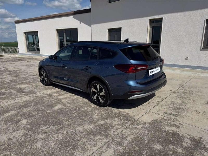 Usata Ford Focus Active 125 CV (91 kW) 2023 Blu metallizzato Station wagon