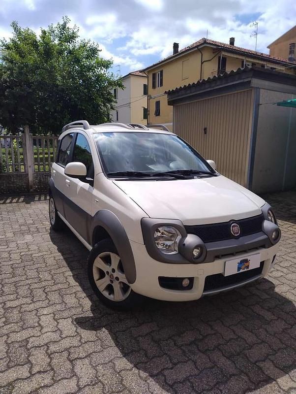 Usata Fiat Panda Cross Cross 74 CV (54 kW) 2011 Bianco Utilitaria