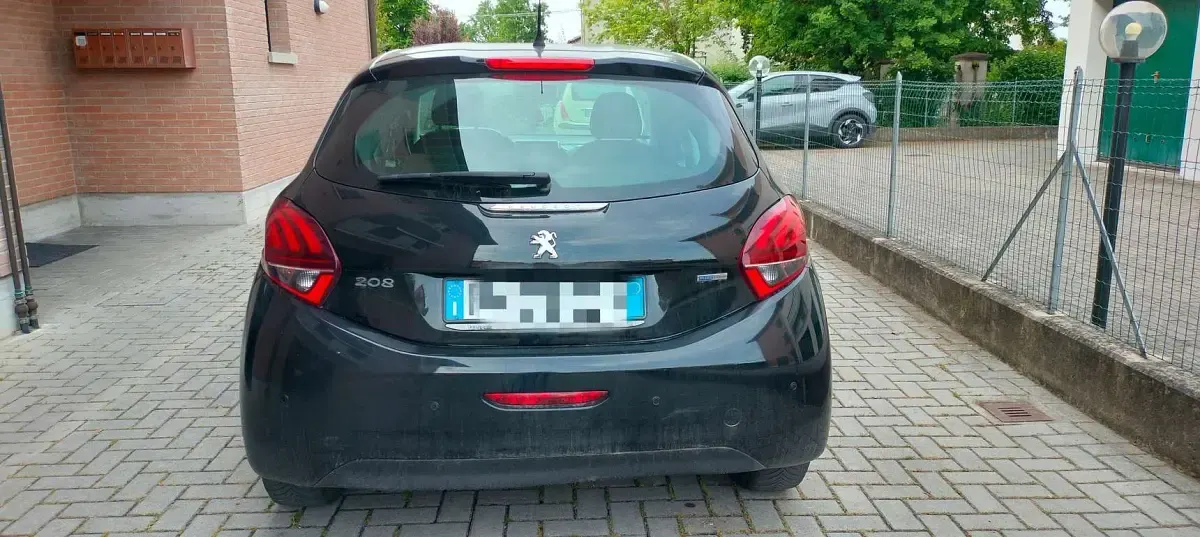 Usata Peugeot 208 Access 82 CV (60 kW) 2017 Nero Utilitaria
