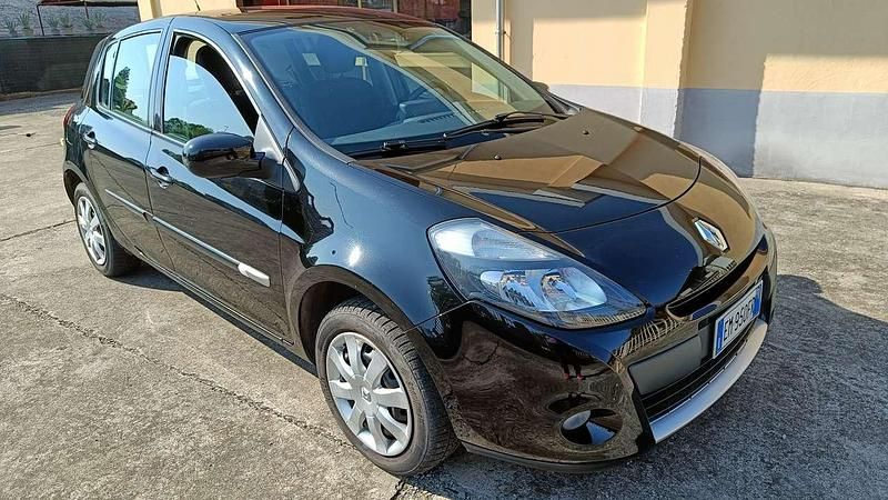 Usata Renault Clio III Dynamique 75 CV (55 kW) 2012 Nero Berlina
