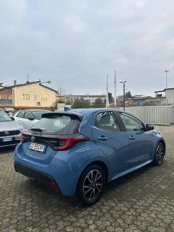 Usata Toyota Yaris Hybrid 92 CV (67 kW) 2022 Blu Berlina