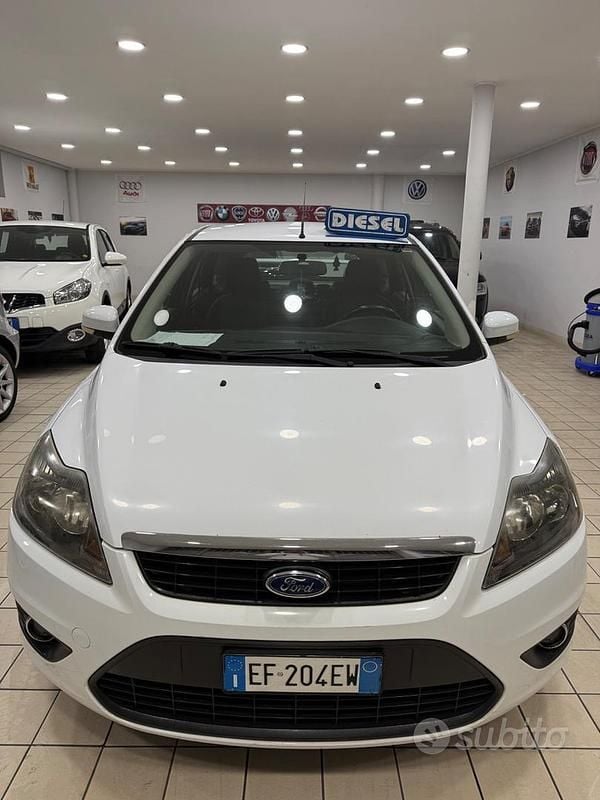 Bianco Usata 2010 Ford Focus Tre volumi | 3500 € (Buon prezzo) - Immagine 1/4