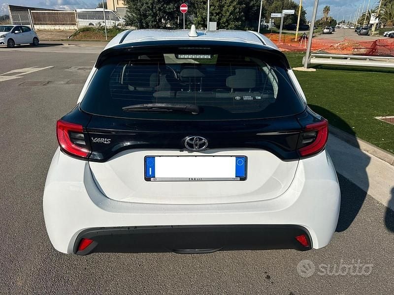 Usata Toyota Yaris Trend 72 CV (52 kW) 2023 Bianco Utilitaria