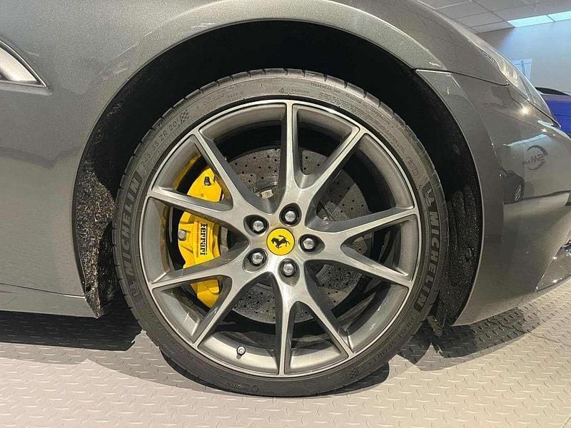 Usata Ferrari California 460 CV (338 kW) 2010 Grigio scuro Cabrio