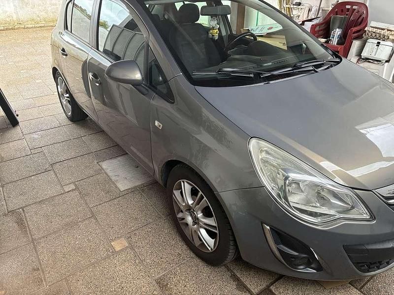 Usata Opel Corsa Edition 86 CV (63 kW) 2011 Utilitaria