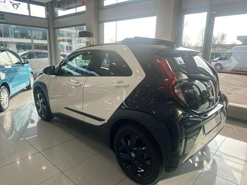 Usata Toyota Aygo X Lounge 72 CV (52 kW) 2025 Bianco SUV