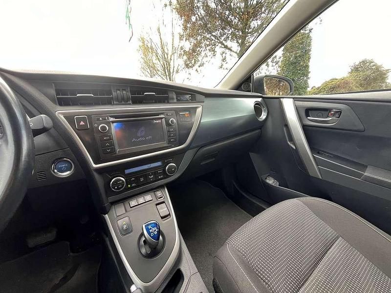 Usata Toyota Auris Hybrid Active 99 CV (72 kW) 2013 Bianco Berlina