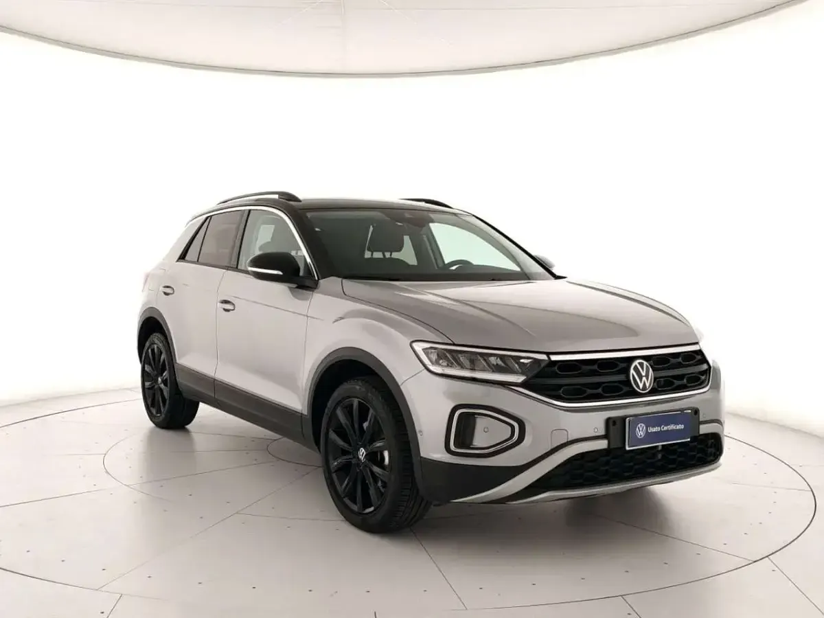 Usado VW T-Roc Life 110 CV (80 kW) 2023 Negro SUV
