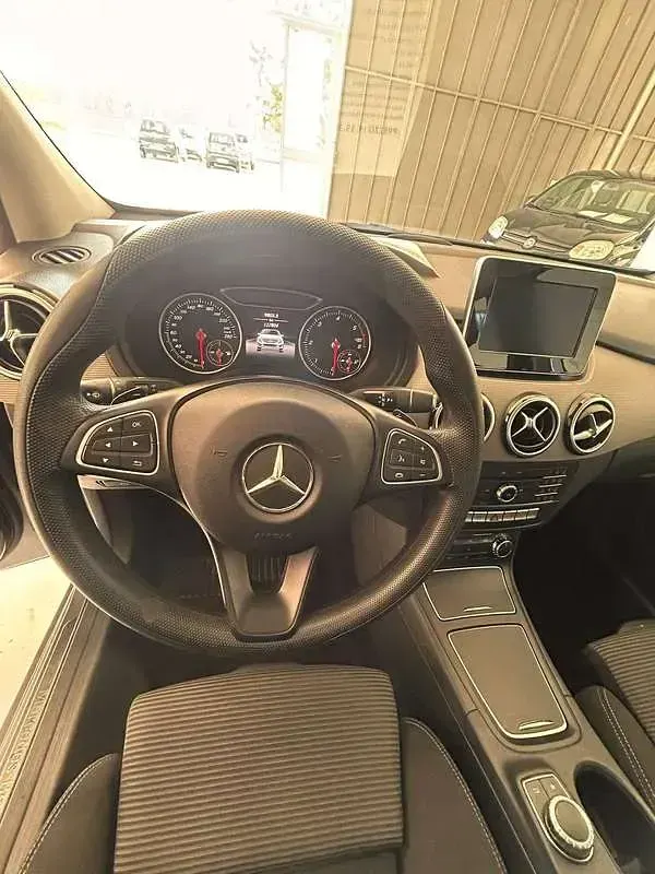 Usata Mercedes B180 Business 109 CV (80 kW) 2016 Grigio Utilitaria