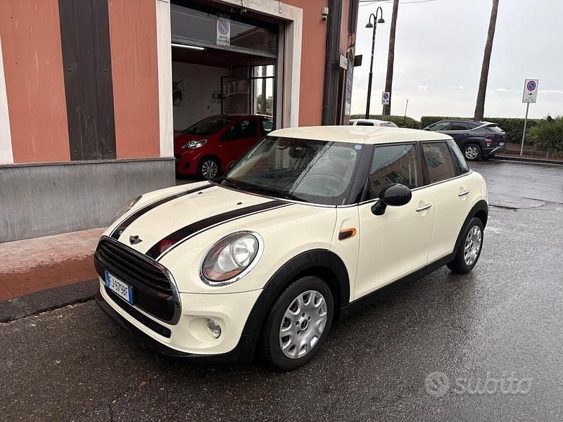 Usata Mini ONE 75 CV (55 kW) 2017 Bianco Utilitaria