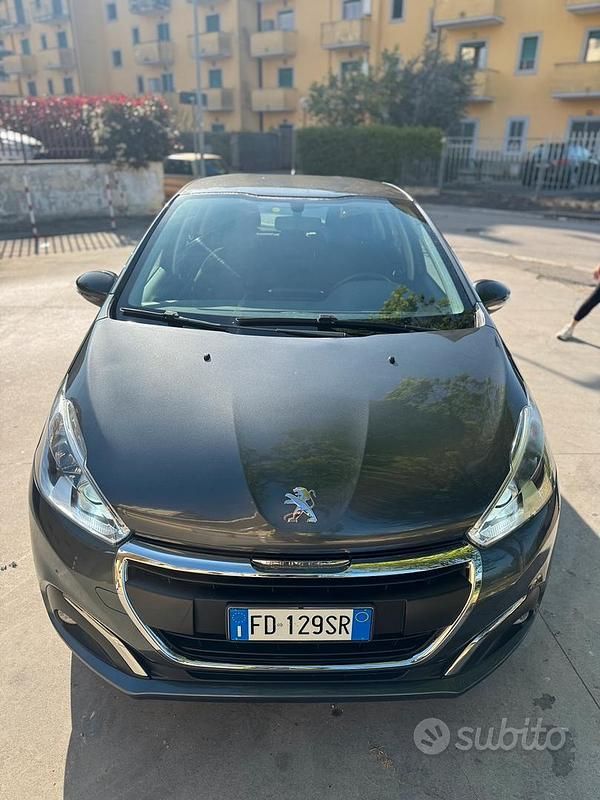Usata Peugeot 208 Access 82 CV (60 kW) 2016 Grigio Utilitaria