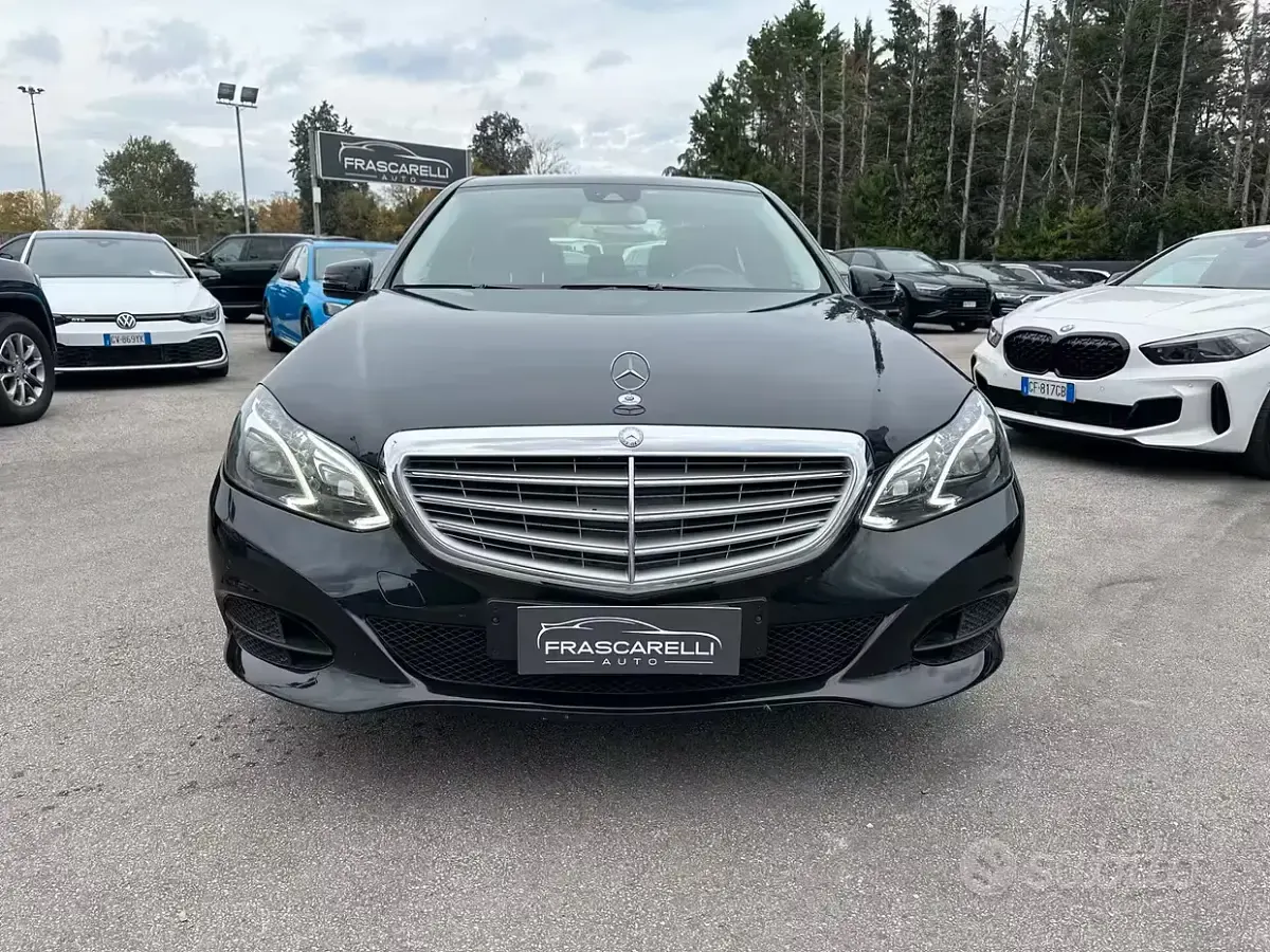 Usata Mercedes E220 Elegance 170 CV (125 kW) 2014 Nero Berlina