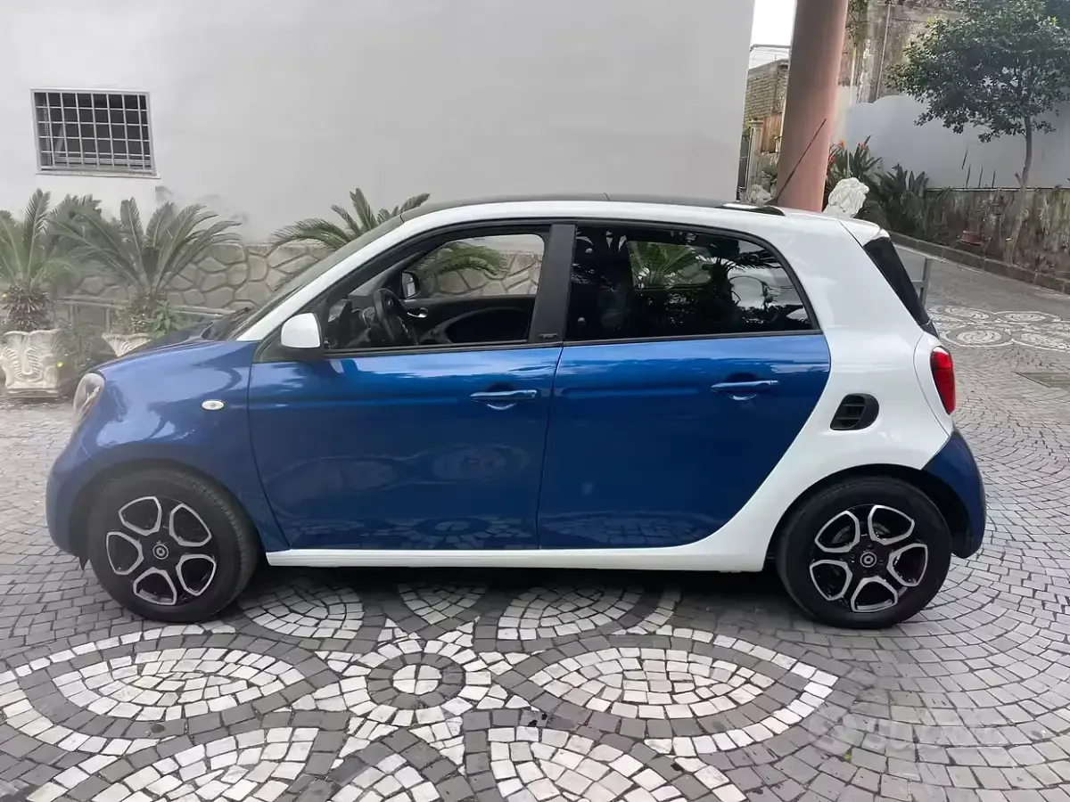 Usata Smart ForFour Prime 71 CV (52 kW) 2017 Blu Utilitaria