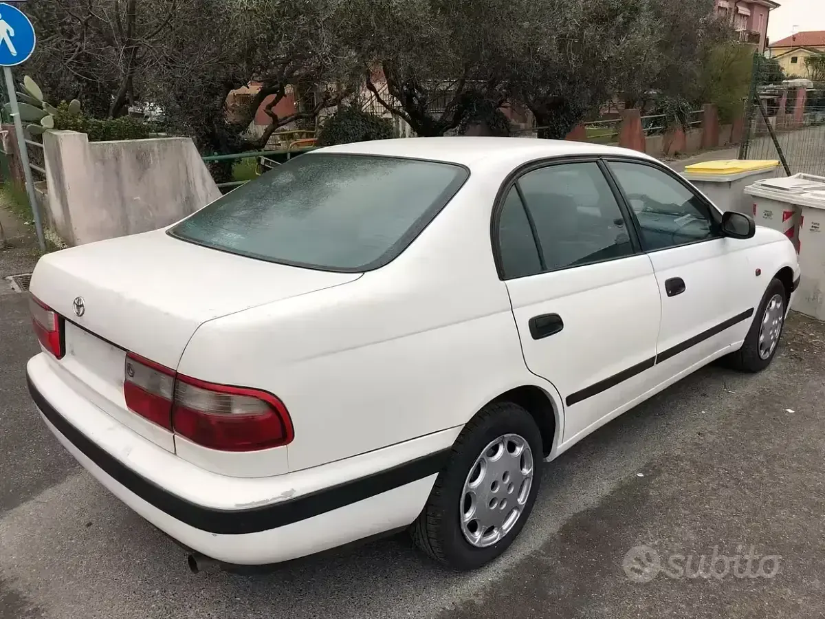Usata Toyota Carina E 133 CV (97 kW) 1994 Bianco Berlina