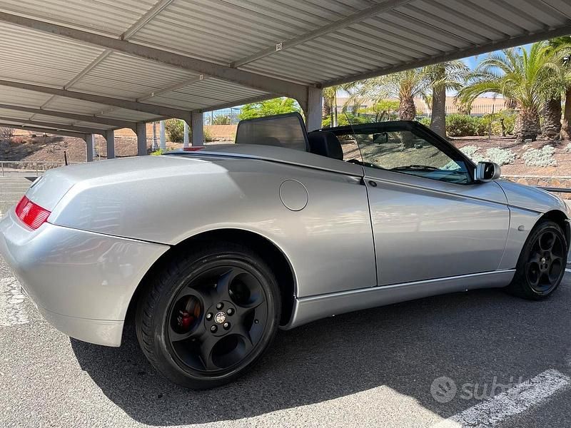 Usata Alfa Romeo Spider 106 CV (77 kW) 1995 Grigio Cabrio