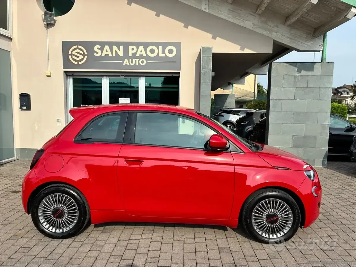 Używany Fiat 500e Red 42 kW (58 KM) 2025 Czerwony Sedan/Limuzyna