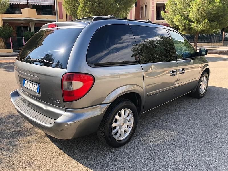 Usata Chrysler Voyager 2006 Grigio Monovolume