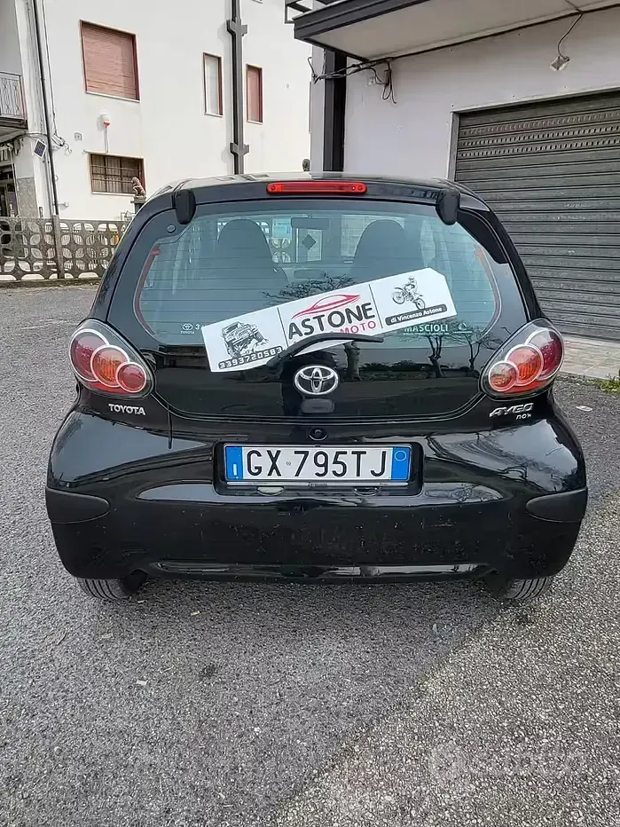 Usata Toyota Aygo 68 CV (50 kW) 2010 Nero Utilitaria
