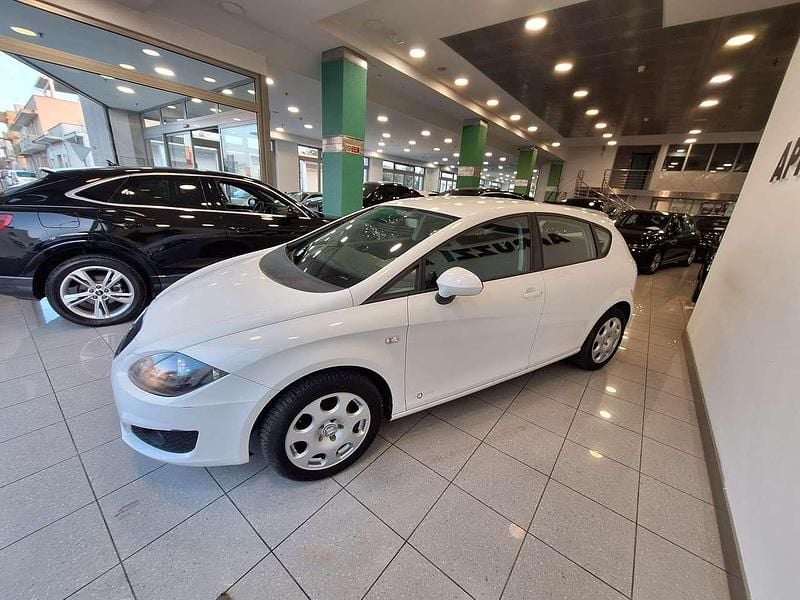 Usata Seat Leon Style 105 CV (77 kW) 2012 Bianco Berlina