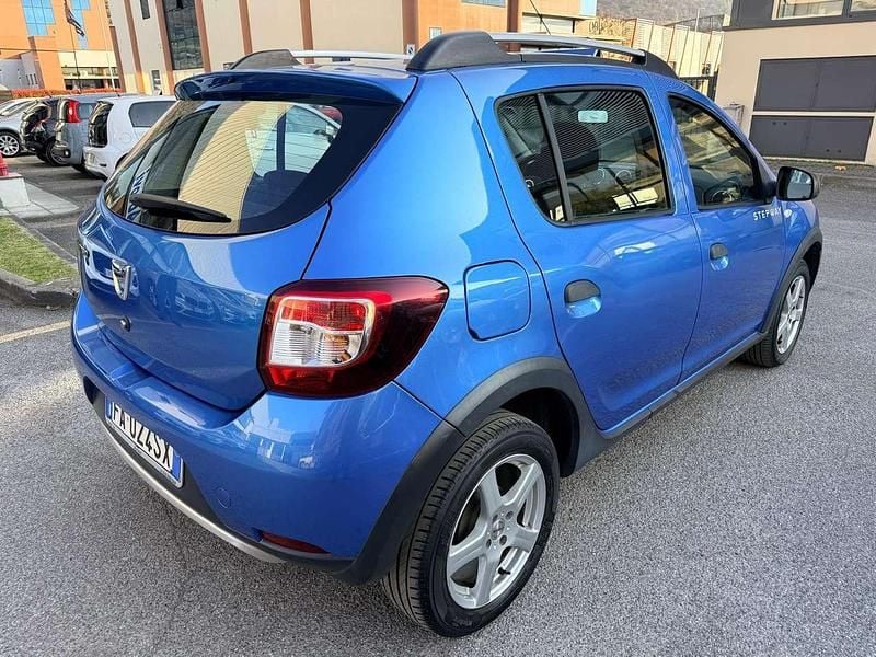 Usata Dacia Sandero Prestige 90 CV (66 kW) 2015 Blu/azzurro Berlina