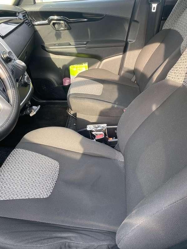 Usata Mahindra KUV100 83 CV (61 kW) 2018 Bianco SUV