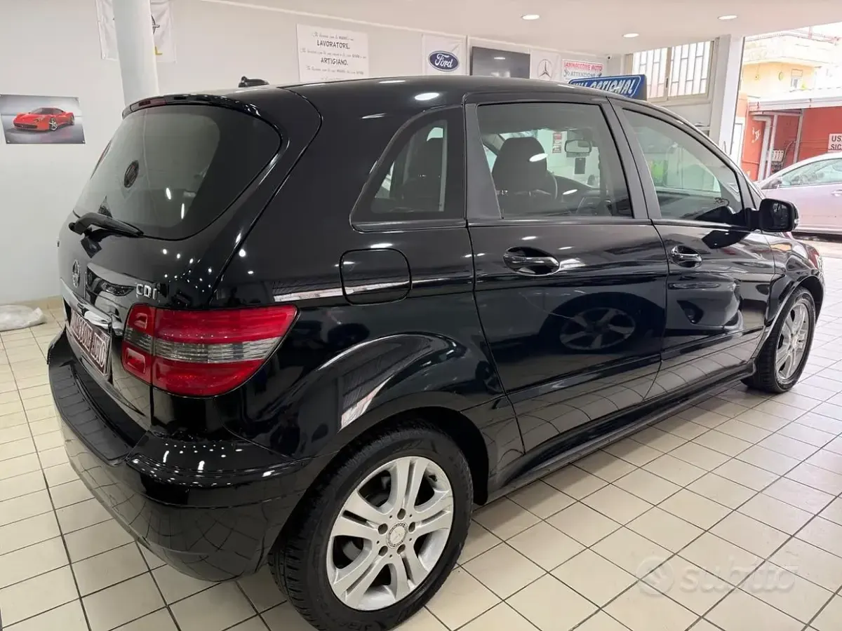 Usata Mercedes B180 Premium 109 CV (80 kW) 2011 Nero Utilitaria