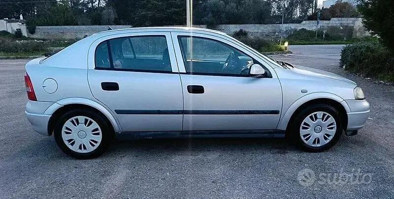 Usata Opel Astra Club 75 CV (55 kW) 2002 Grigio Berlina