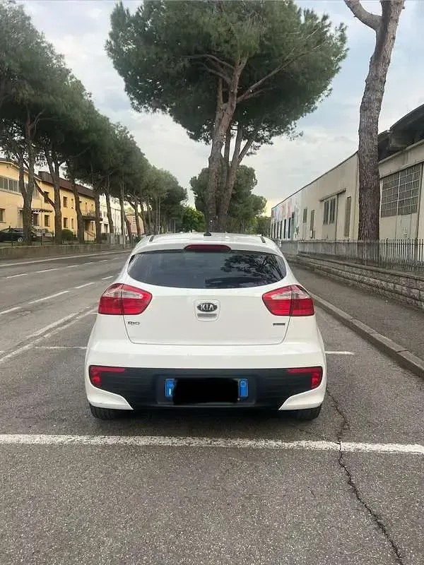 Usata Kia Rio 90 CV (66 kW) 2015 Berlina