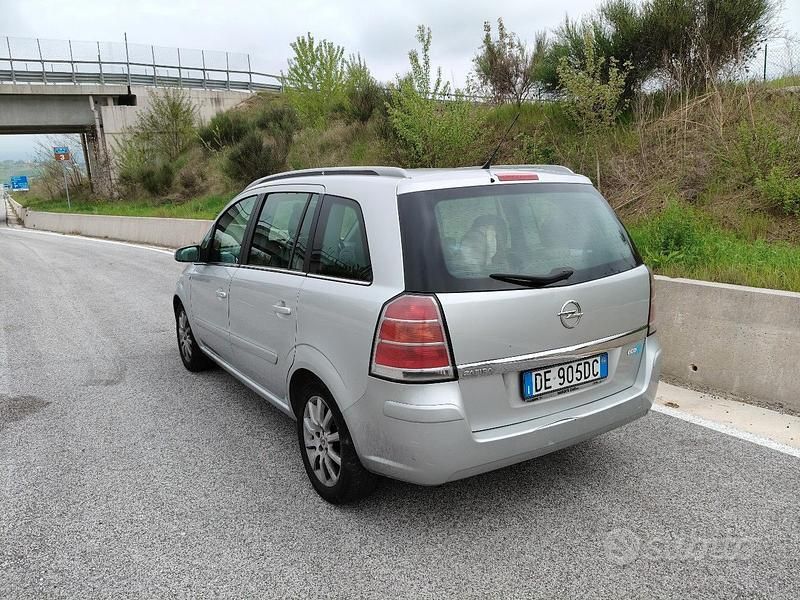 Usata Opel Zafira 94 CV (69 kW) 2006 Grigio Monovolume
