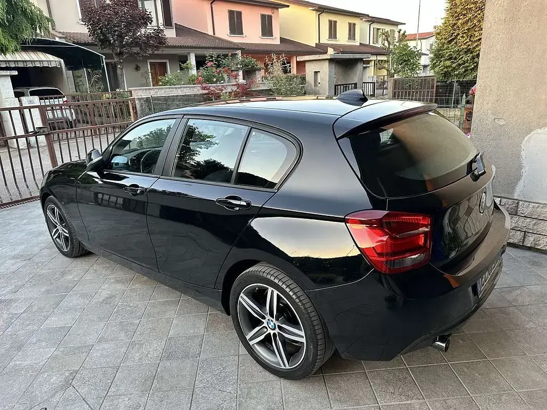 Usata BMW 118 Efficient Dynamics 143 CV (105 kW) 2015 Nero Utilitaria