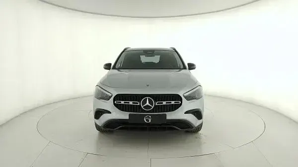 Nuova Mercedes GLA200 150 CV (110 kW) 2026 Nero notte SUV