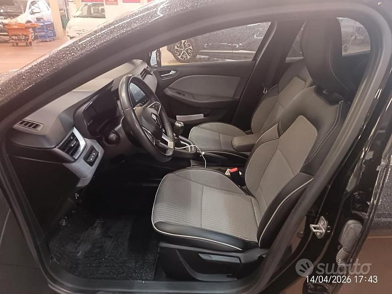 Usata Renault Clio V Techno 101 CV (74 kW) 2024 Nero Berlina
