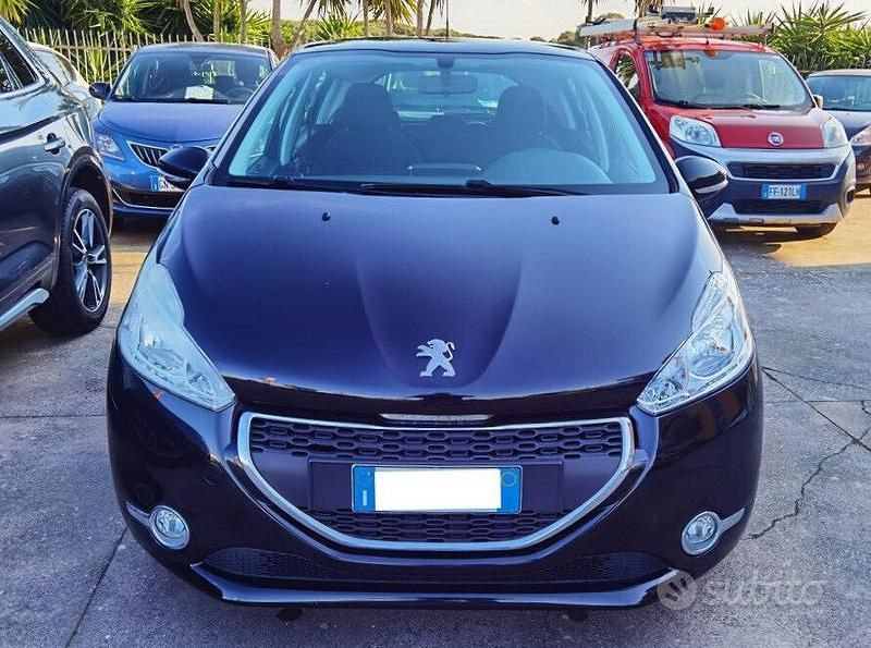 Usata Peugeot 208 Active 68 CV (50 kW) 2015 Nero Utilitaria