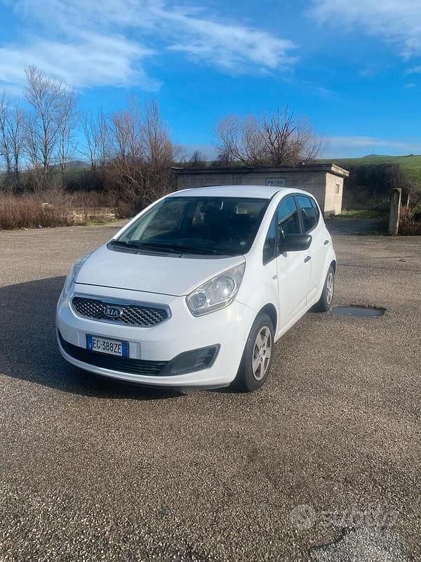 Usata Kia Venga 90 CV (66 kW) 2011 Bianco Utilitaria