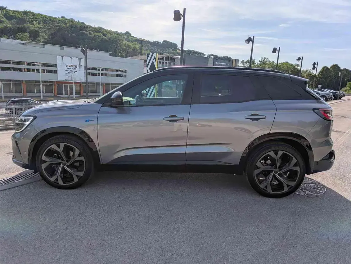 Usata Renault Austral Techno 131 CV (96 kW) 2023 Grigio SUV