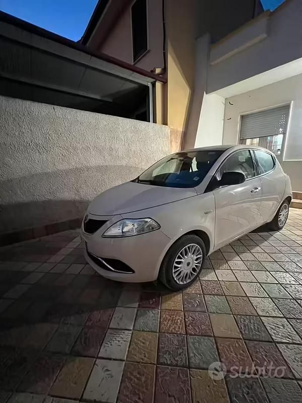 Usata Lancia Ypsilon 69 CV (50 kW) 2017 Utilitaria