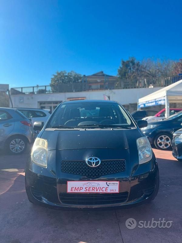 Nero Usata 2006 Toyota Yaris Tre volumi | 3300 € (Cara) - Immagine 1/4