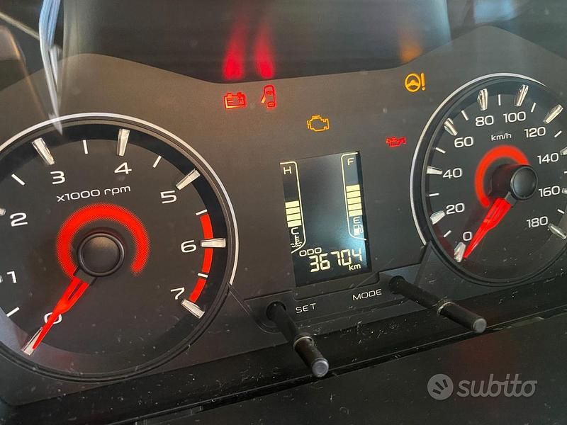 Usata Mahindra KUV100 87 CV (63 kW) 2023 Grigio SUV