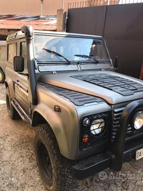 Usado Land Rover Defender 86 CV (63 kW) 1998 Negro Descapotable