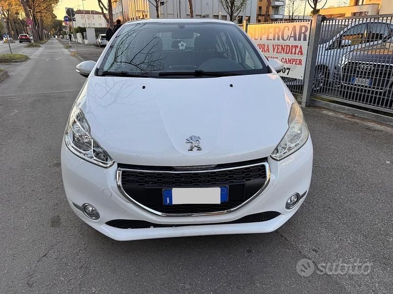 Usata Peugeot 208 68 CV (50 kW) 2015 Bianco Utilitaria