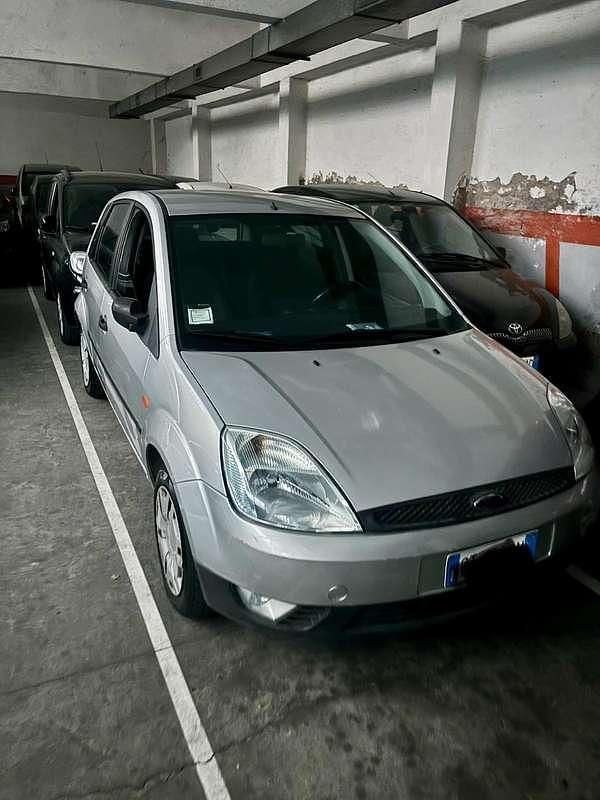 Usata Ford Fiesta Ghia 75 CV (55 kW) 2005 Utilitaria