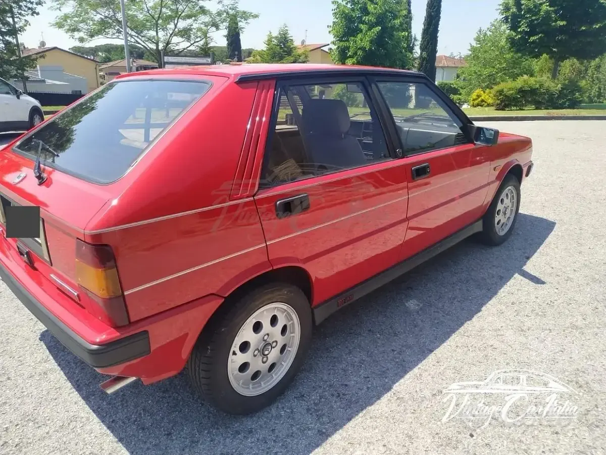 Usata Lancia Delta 165 CV (121 kW) 1987 Rosso Utilitaria