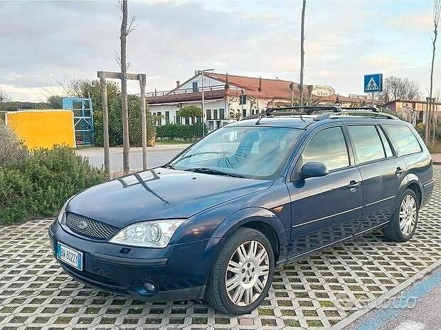 Usata Ford Mondeo 130 CV (95 kW) 2002 Blu Station wagon